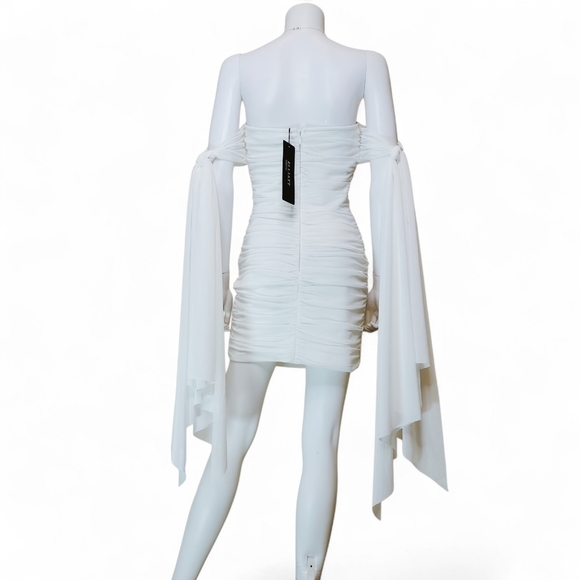 NWT $248 ELLIATT Celina Off The Shoulder Mini Dress Small in White RARE - Picture 5 of 6